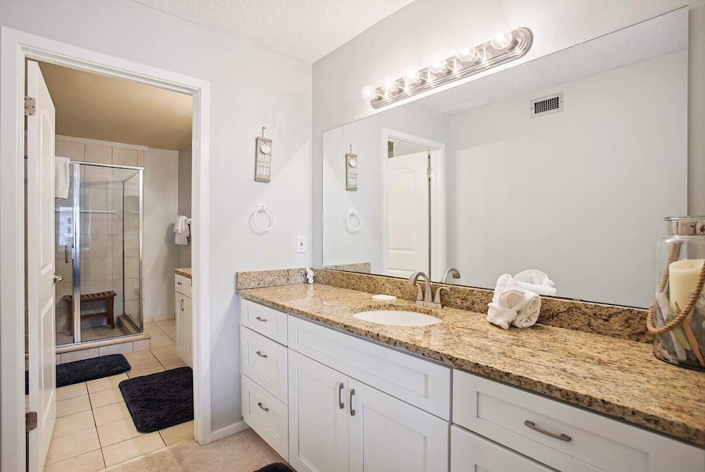Luxe Oceanfront Retreat: St. Aug Hibiscus D202