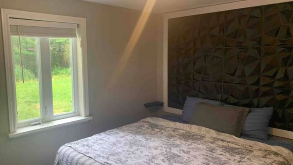 208 Godefroy Casă liniștită cu iaz view 2