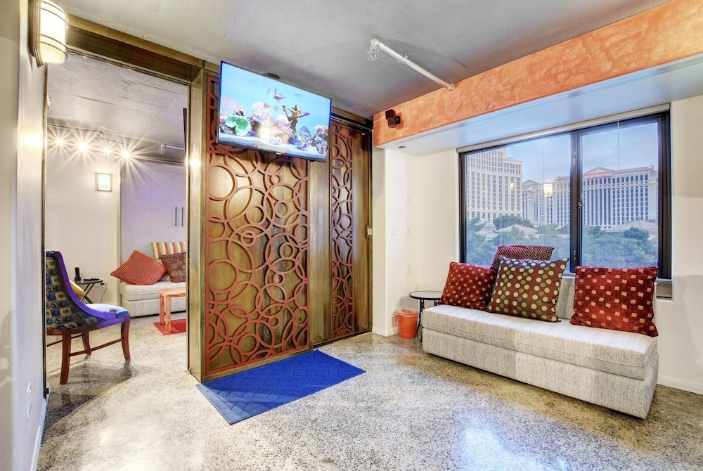 LVStripHouse Condos Sleeps up to 14