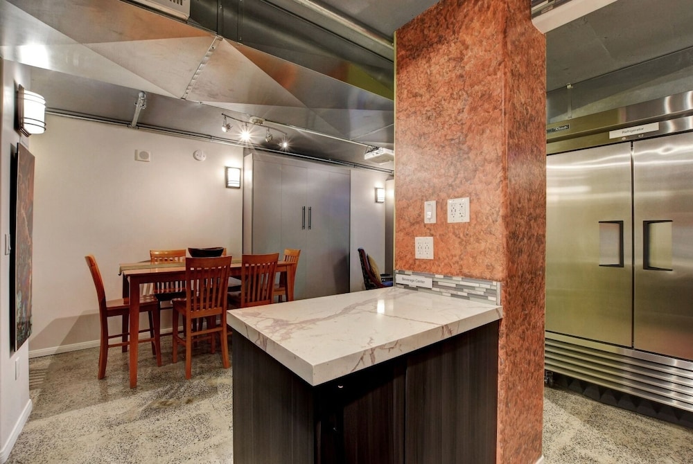 LVStripHouse Condos Sleeps up to 14