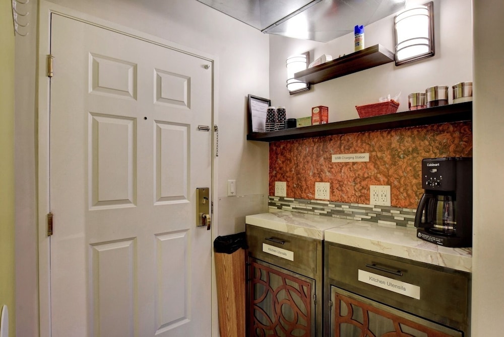 LVStripHouse Condos Sleeps up to 14