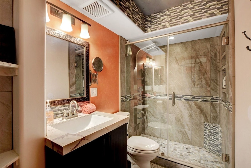 LVStripHouse Condos Sleeps up to 14
