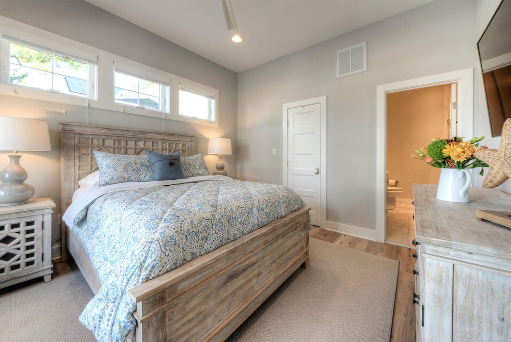 Laurel Street 306
