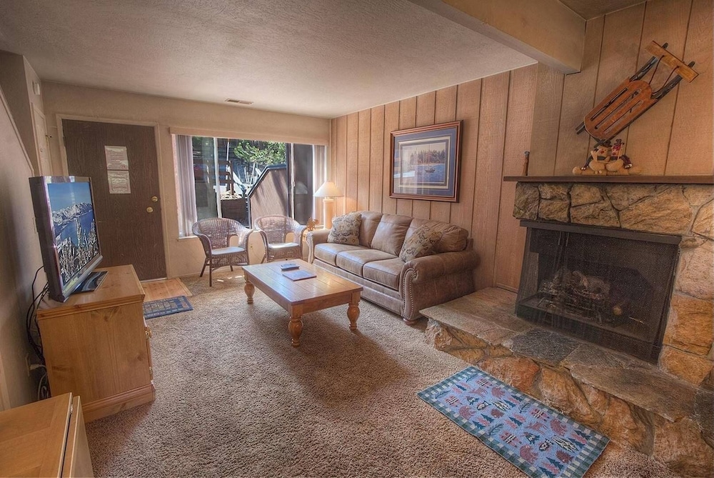 Lake Tahoe Vacations - Heavenly Mountain Hideaway 2 Bedroom Home by RedAwning - Property Image 1