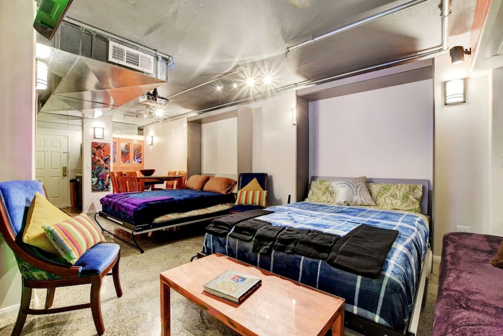 LVStripHouse Condos Sleeps up to 14