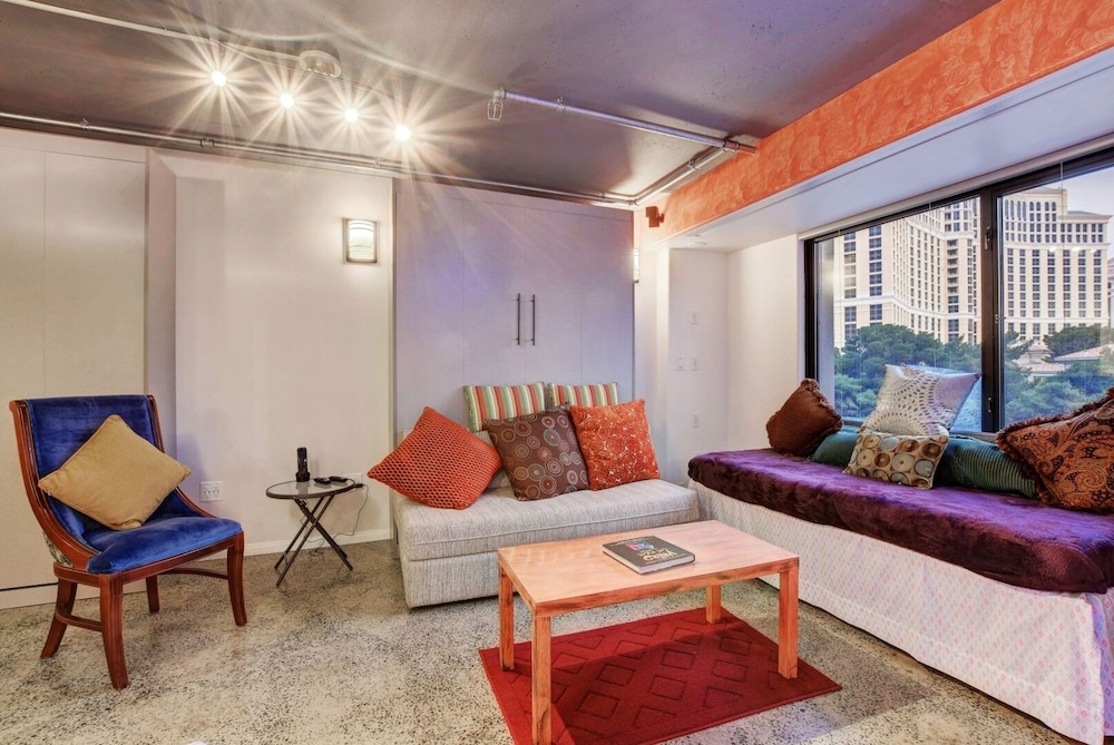 LVStripHouse Condos Sleeps up to 14