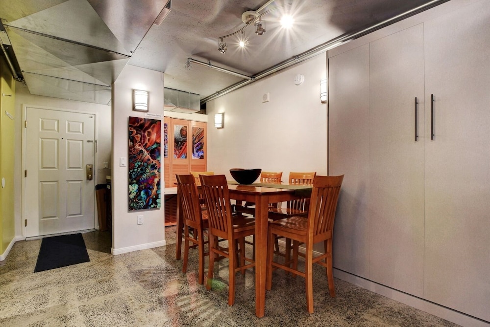 LVStripHouse Condos Sleeps up to 14