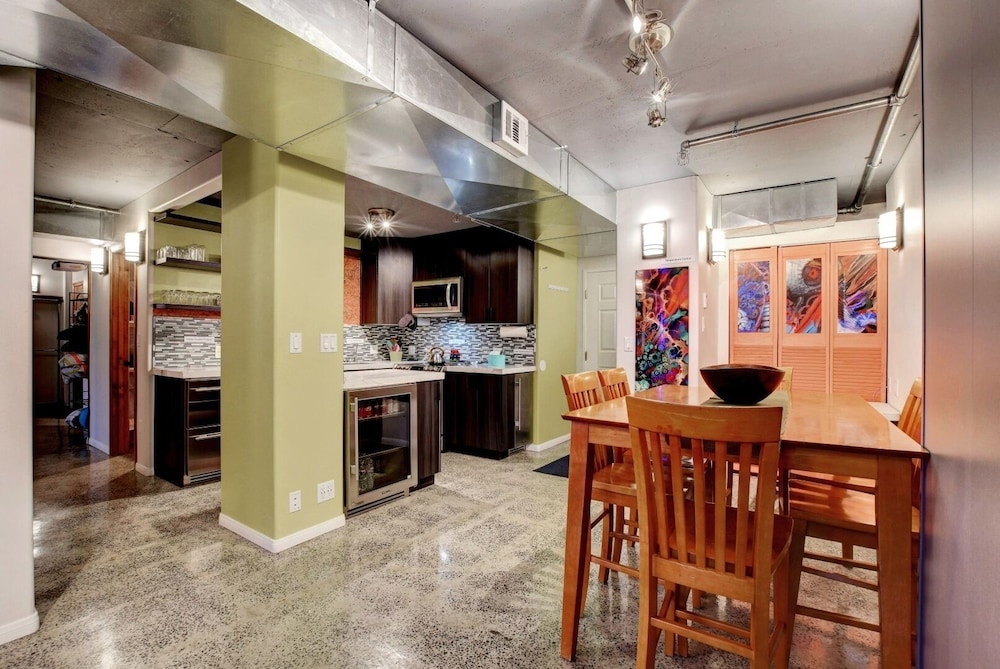 LVStripHouse Condos Sleeps up to 14