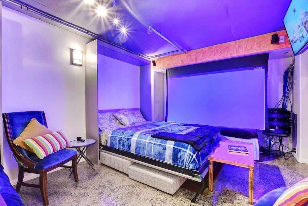 LVStripHouse Condos Sleeps up to 14