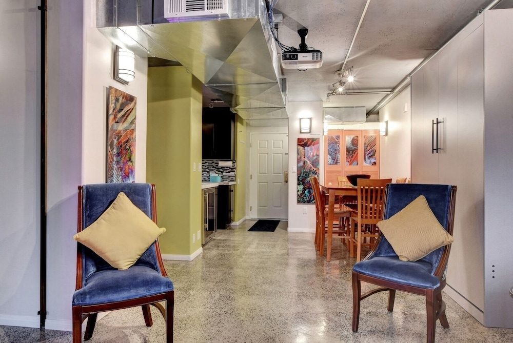 LVStripHouse Condos Sleeps up to 14
