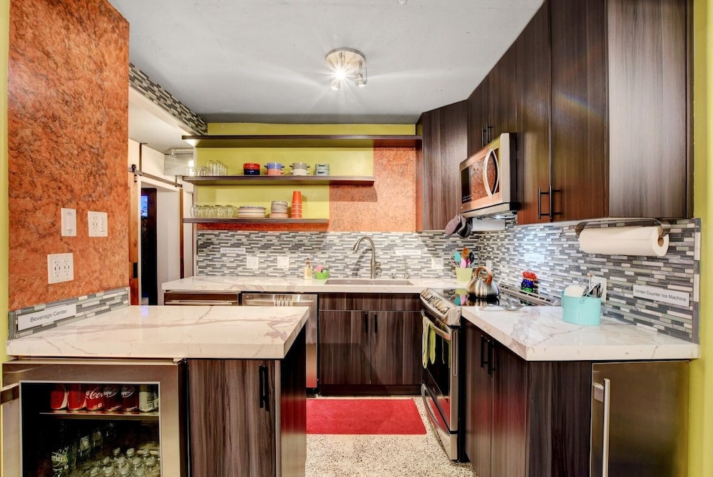 LVStripHouse Condos Sleeps up to 14