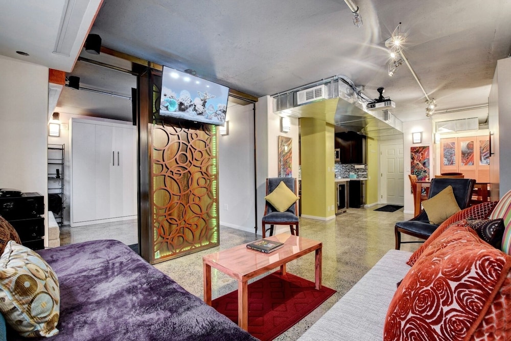LVStripHouse Condos Sleeps up to 14