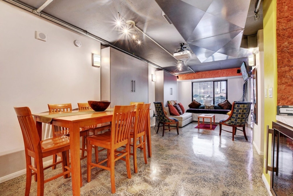 LVStripHouse Condos Sleeps up to 14