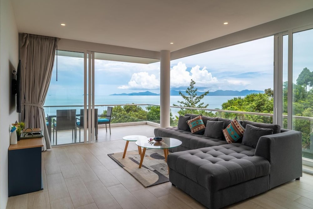 Sea View 2Bed Apt Walk to Beach KBR35