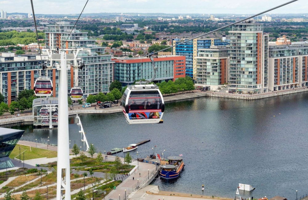Cosy 3 bed Penthouse in Royal Docks London