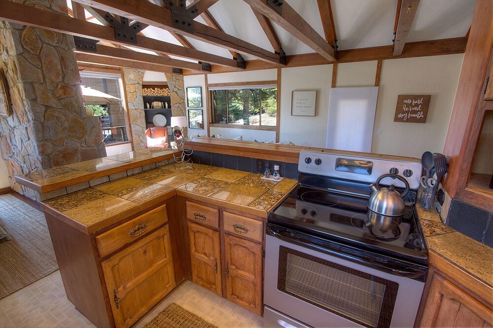 Lake Tahoe Vacations - Inclining View 3 Bedroom Home by RedAwning - Property Image 14