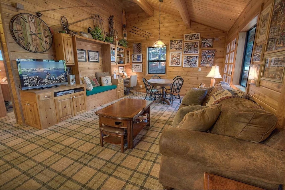 Smokey Joes 5 Bedroom Cabin by RedAwning - Property Image 37