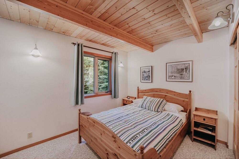 75sl - Wifi - Bbq - Pets Ok - Sleeps 6 2 Bedroom Home by RedAwning view 2
