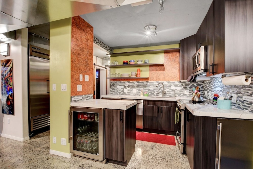 LVStripHouse Condos Sleeps up to 14