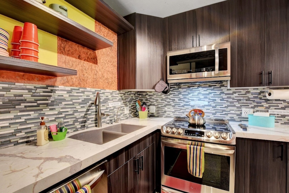 LVStripHouse Condos Sleeps up to 14