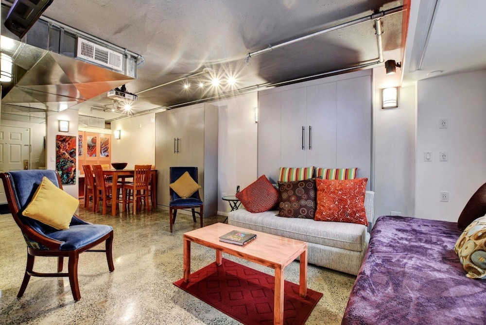 LVStripHouse Condos Sleeps up to 14