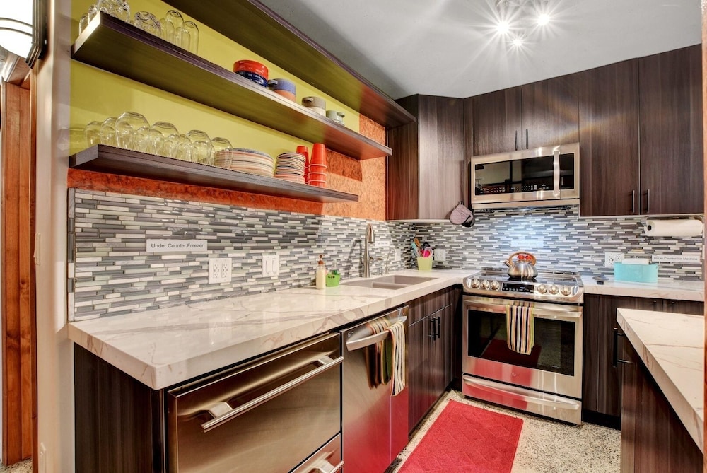 LVStripHouse Condos Sleeps up to 14