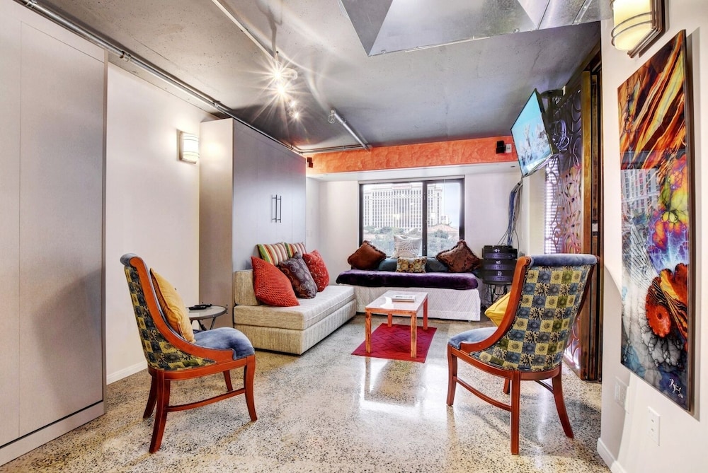 LVStripHouse Condos Sleeps up to 14