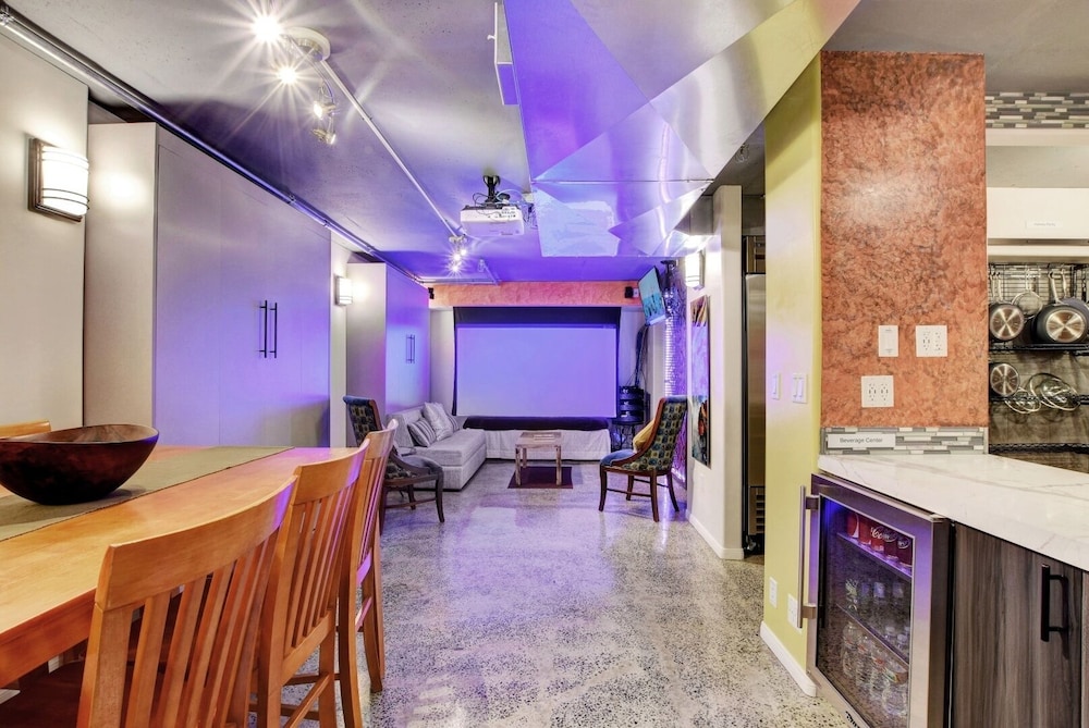 LVStripHouse Condos Sleeps up to 14