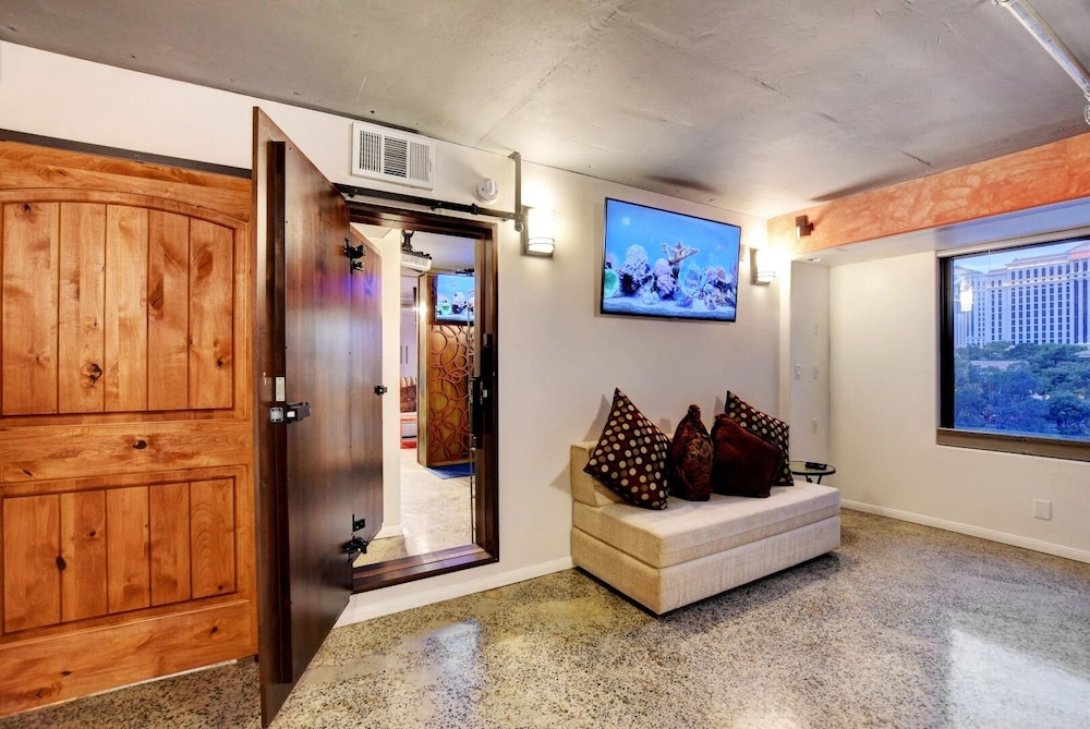 LVStripHouse Condos Sleeps up to 14