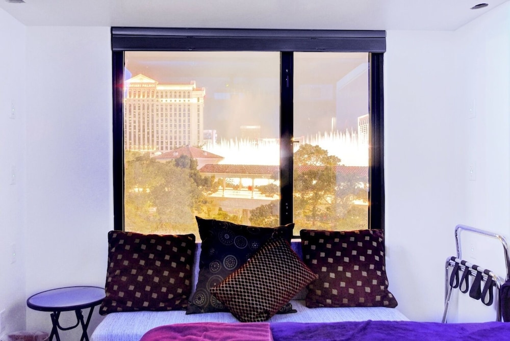 LVStripHouse Condos Sleeps up to 14