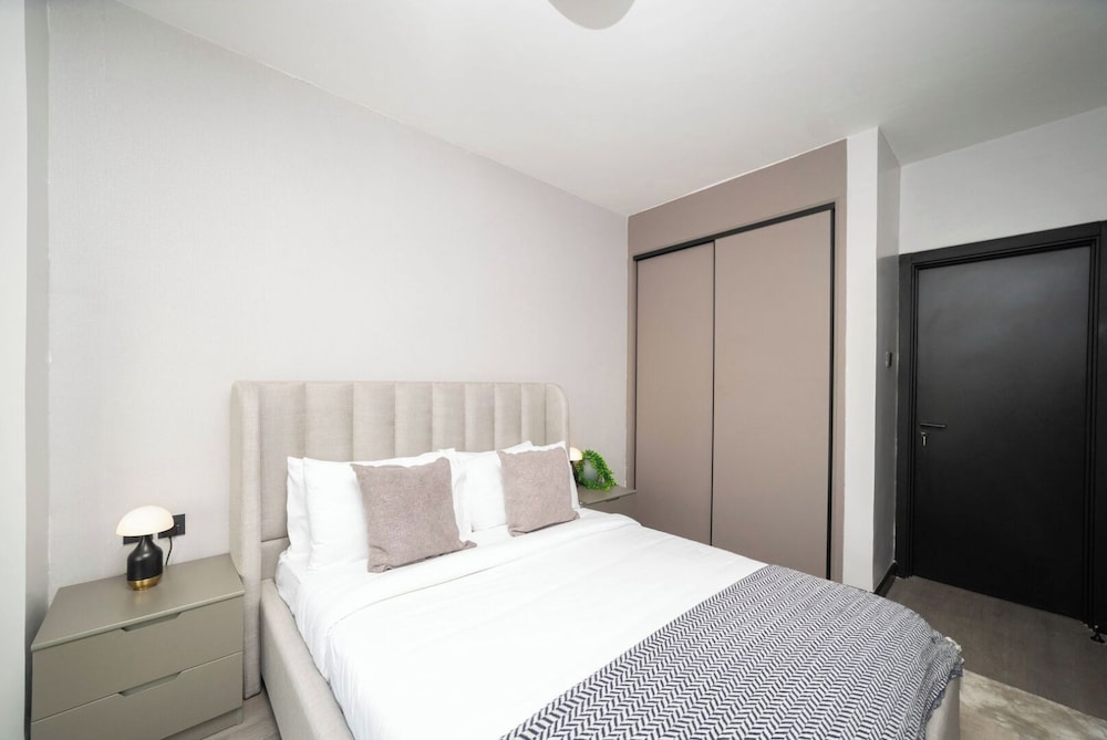 Loocid Apartments at Astoria
