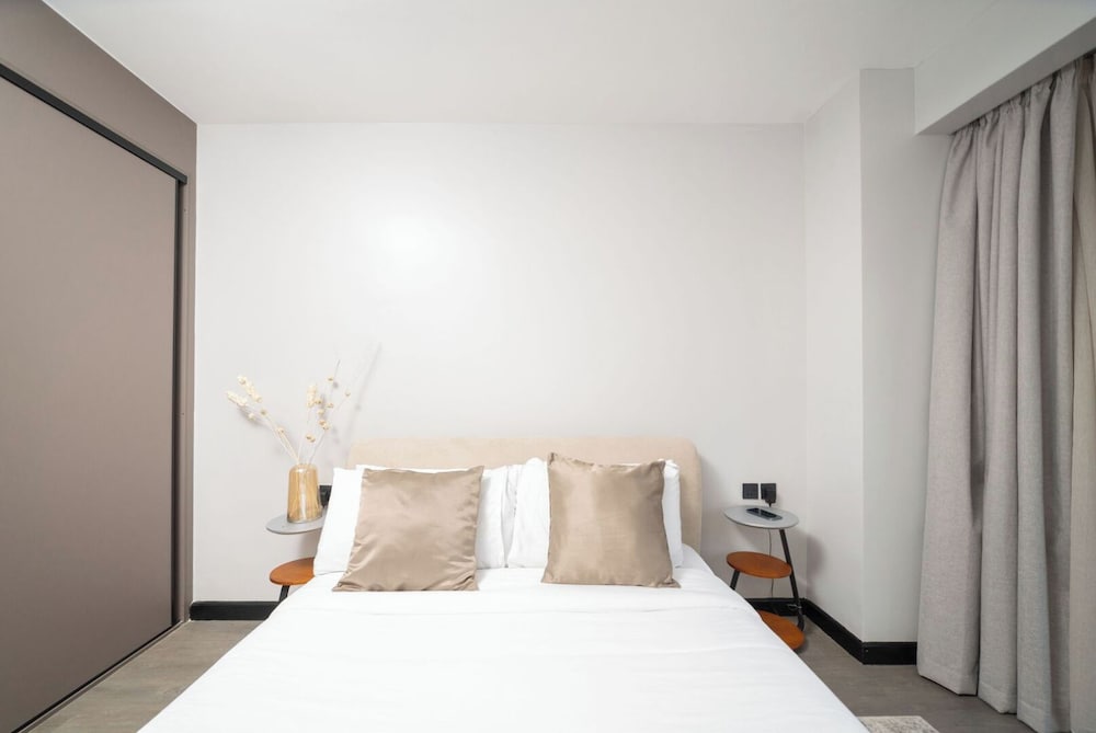 Loocid Apartments at Astoria