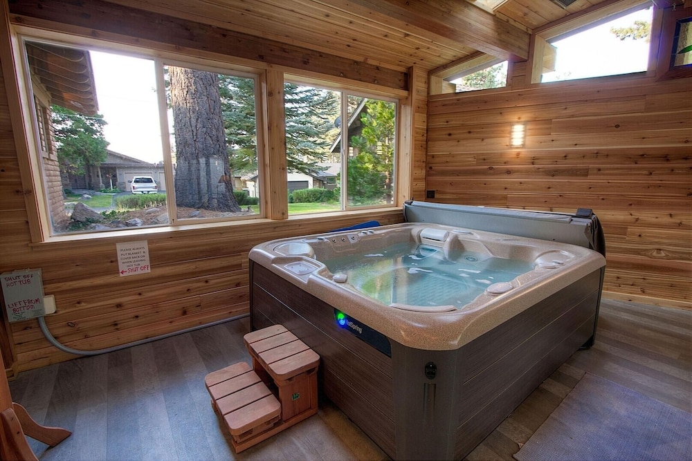 Cheyenne Chalet 4 Bedroom Home by RedAwning - Property Image 10