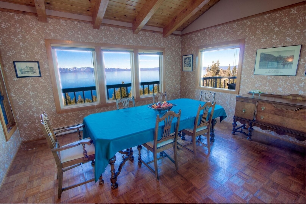 Lake View Glen 4 Bedroom Home by RedAwning - Property Image 13