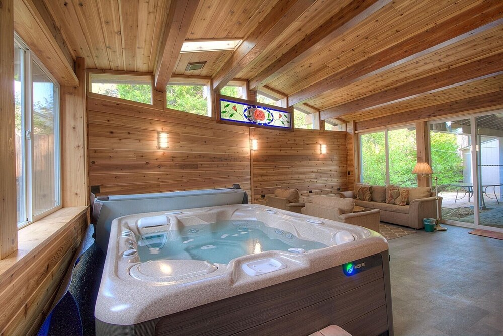 Cheyenne Chalet 4 Bedroom Home by RedAwning - Property Image 11