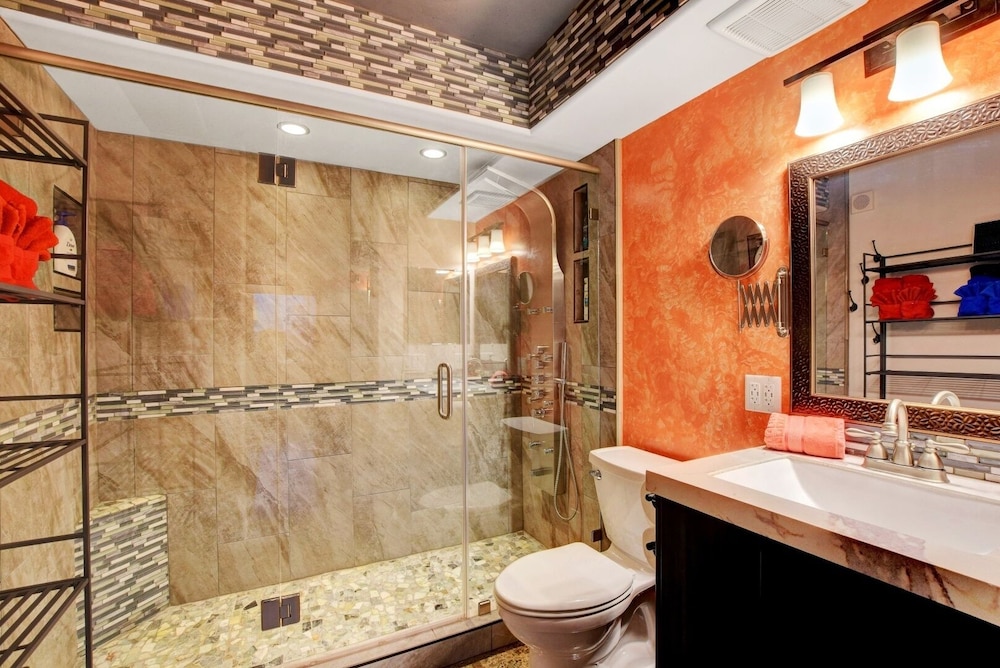 LVStripHouse Condos Sleeps up to 14