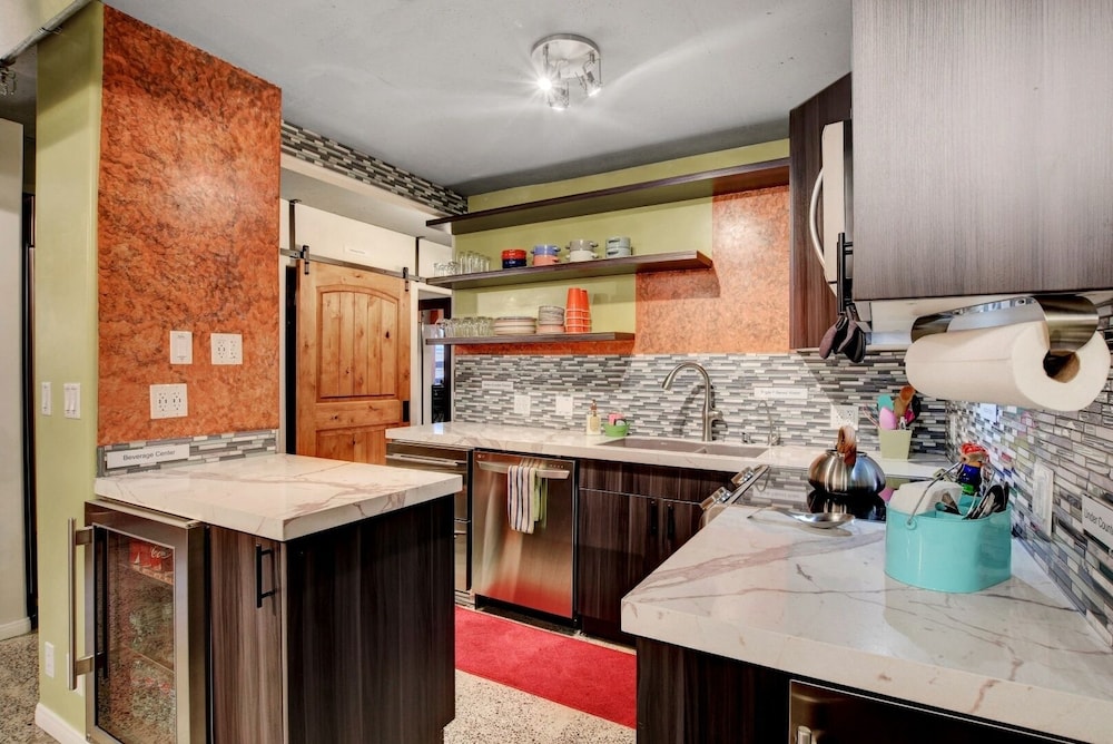 LVStripHouse Condos Sleeps up to 14