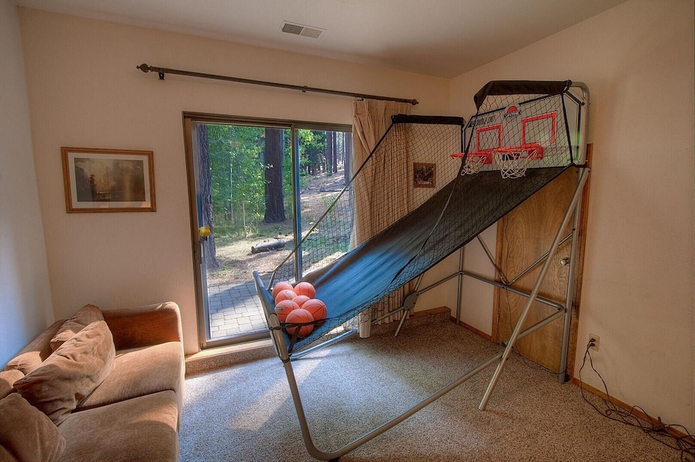 Aspen View Lodge 3 Bedroom Home by RedAwning view 2