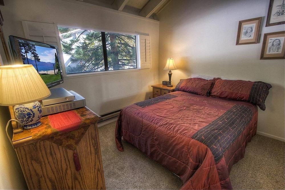 Eagle's Lake Retreat 4 Bedroom Condo by RedAwning view 2