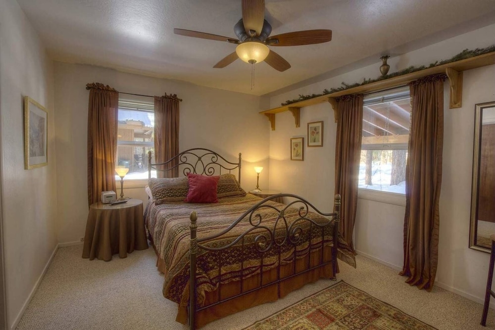 Breezy Pines Cabin 4 Bedroom Home by RedAwning view 3