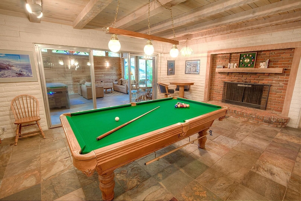 Cheyenne Chalet 4 Bedroom Home by RedAwning - Property Image 9