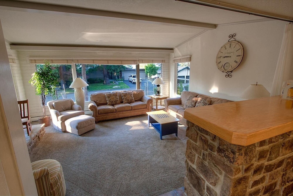 Cheyenne Chalet 4 Bedroom Home by RedAwning - Property Image 19