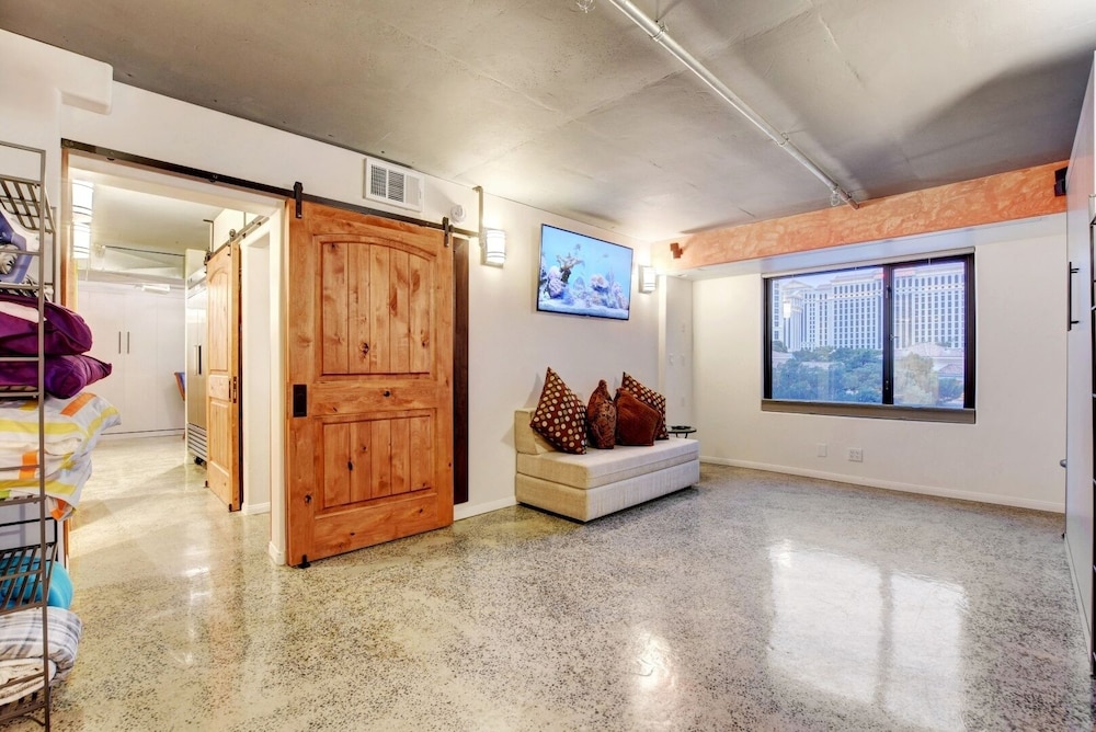 LVStripHouse Condos Sleeps up to 14