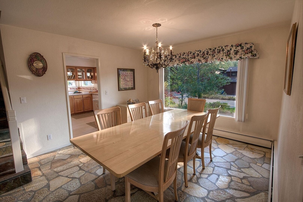 Cheyenne Chalet 4 Bedroom Home by RedAwning - Property Image 8