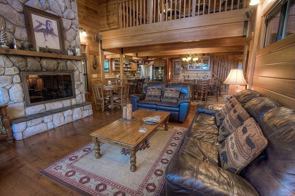 Smokey Joes 5 Bedroom Cabin by RedAwning - Property Image 36