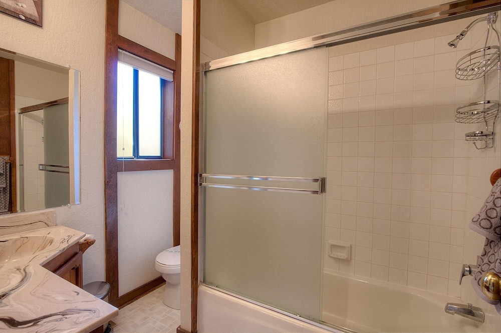 Lake Tahoe Vacations - Inclining View 3 Bedroom Home by RedAwning - Property Image 7