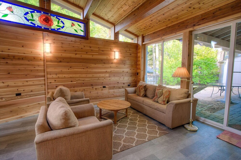 Cheyenne Chalet 4 Bedroom Home by RedAwning - Property Image 4