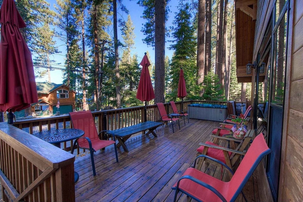 Smokey Joes 5 Bedroom Cabin by RedAwning - Property Image 40