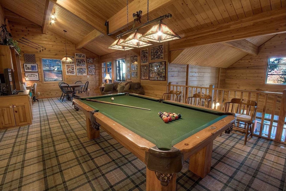 Smokey Joes 5 Bedroom Cabin by RedAwning - Property Image 3