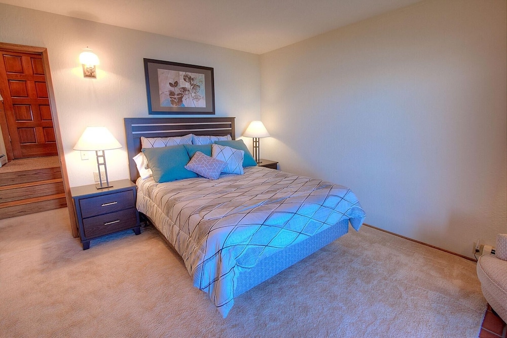 Lake View Glen 4 Bedroom Home by RedAwning - Property Image 20